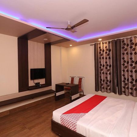Oyo 33387 Laxmi Lawn And Resort Suite ลัคเนา ภายนอก รูปภาพ