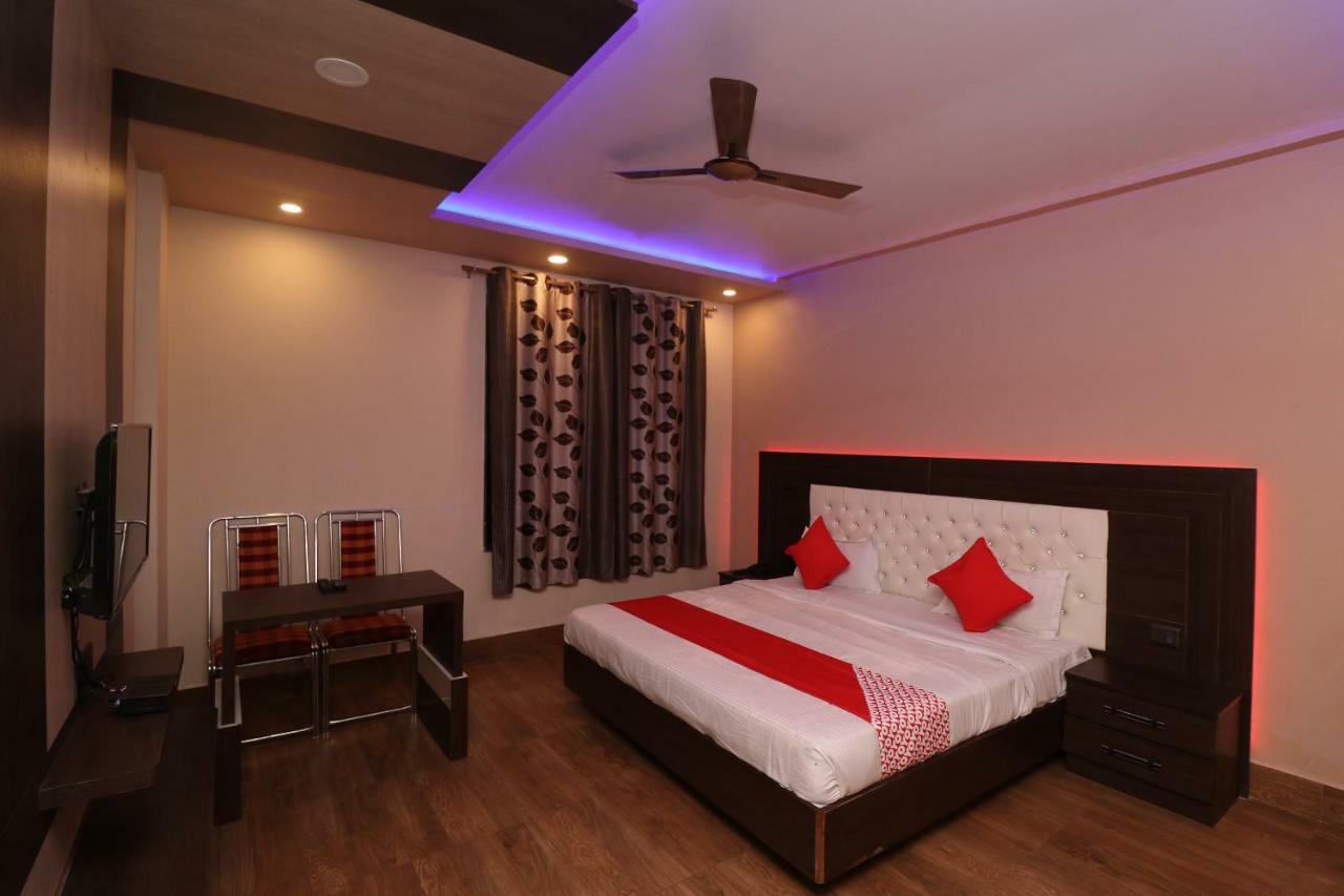 Oyo 33387 Laxmi Lawn And Resort Suite ลัคเนา ภายนอก รูปภาพ