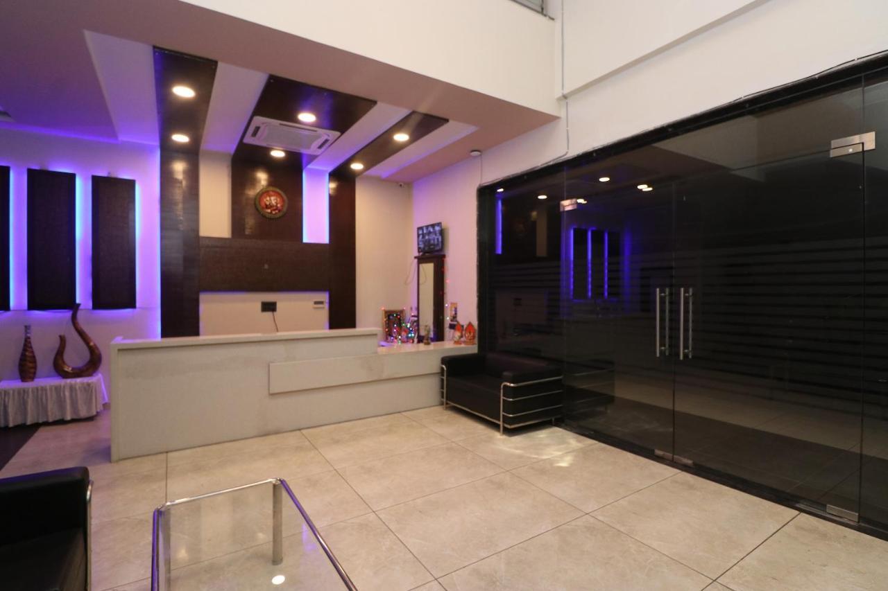Oyo 33387 Laxmi Lawn And Resort Suite ลัคเนา ภายนอก รูปภาพ