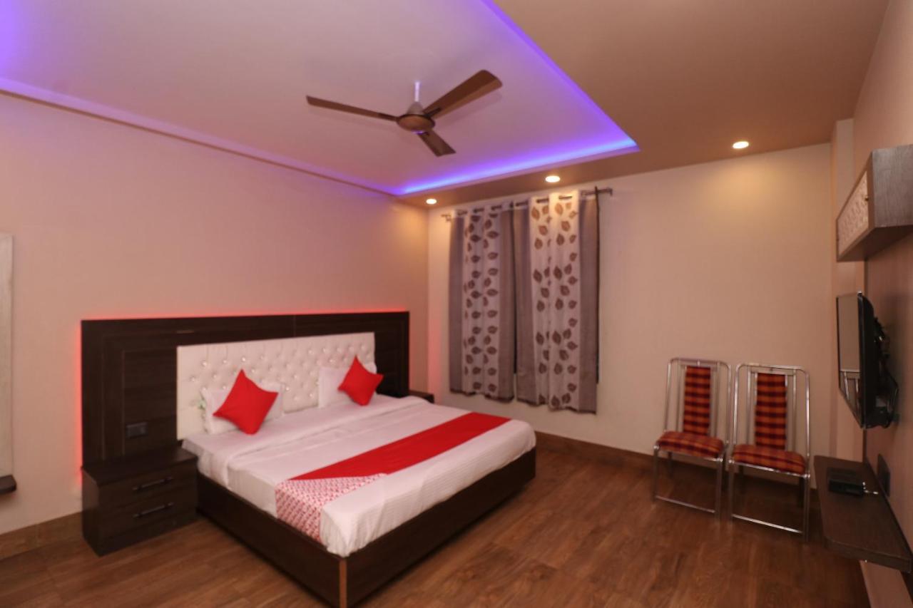 Oyo 33387 Laxmi Lawn And Resort Suite ลัคเนา ภายนอก รูปภาพ