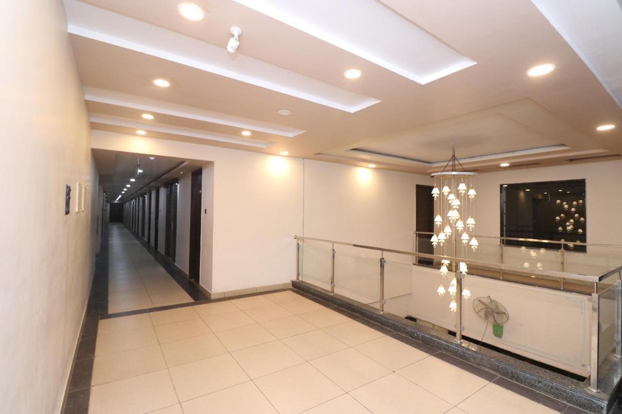 Oyo 33387 Laxmi Lawn And Resort Suite ลัคเนา ภายนอก รูปภาพ