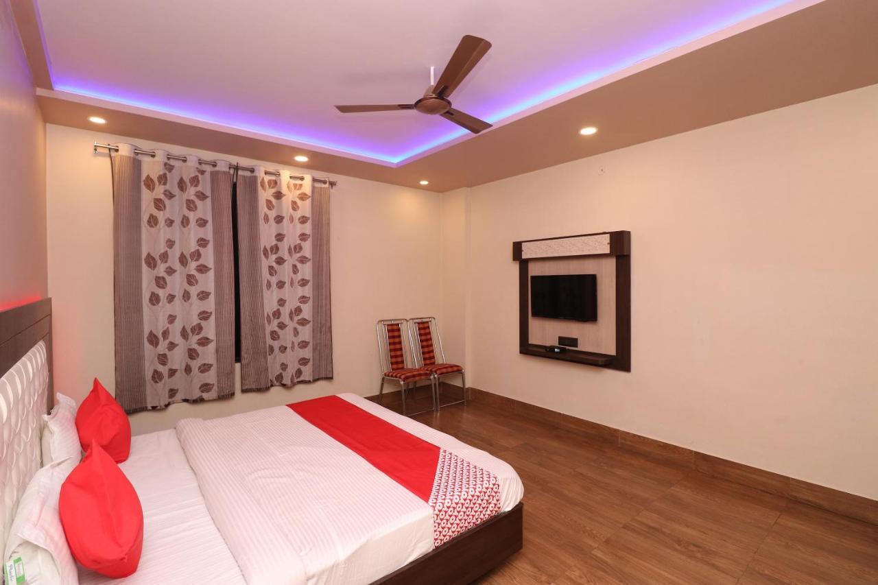 Oyo 33387 Laxmi Lawn And Resort Suite ลัคเนา ภายนอก รูปภาพ